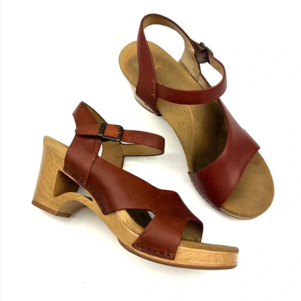 Dansko Tasha brown leather clog sandals size 39